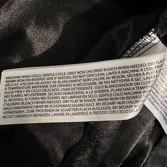 Stitch Shoppe Loungefly Star Wars Mesh Skirt Large Dark vs Light Side Pin NWT - Picture 10 of 10